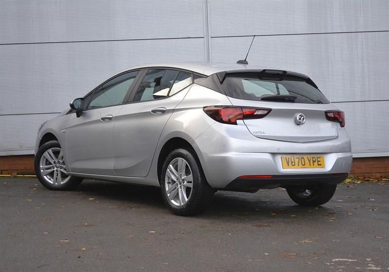 Used Vauxhall Astra Business Edition 122 HP (89 kW) 2021 Sovereign silver Hatchback