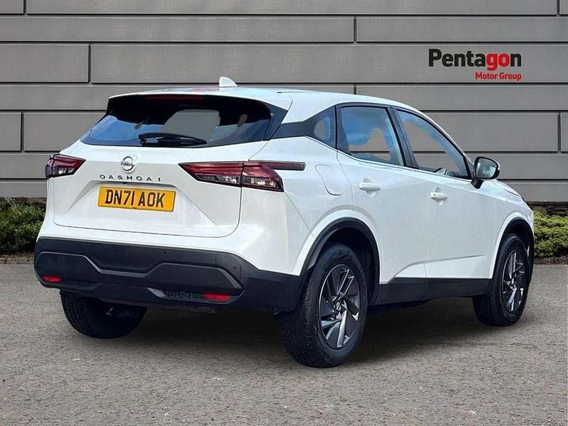 Used Nissan Qashqai Acenta Premium 155 HP (114 kW) 2021 White SUV