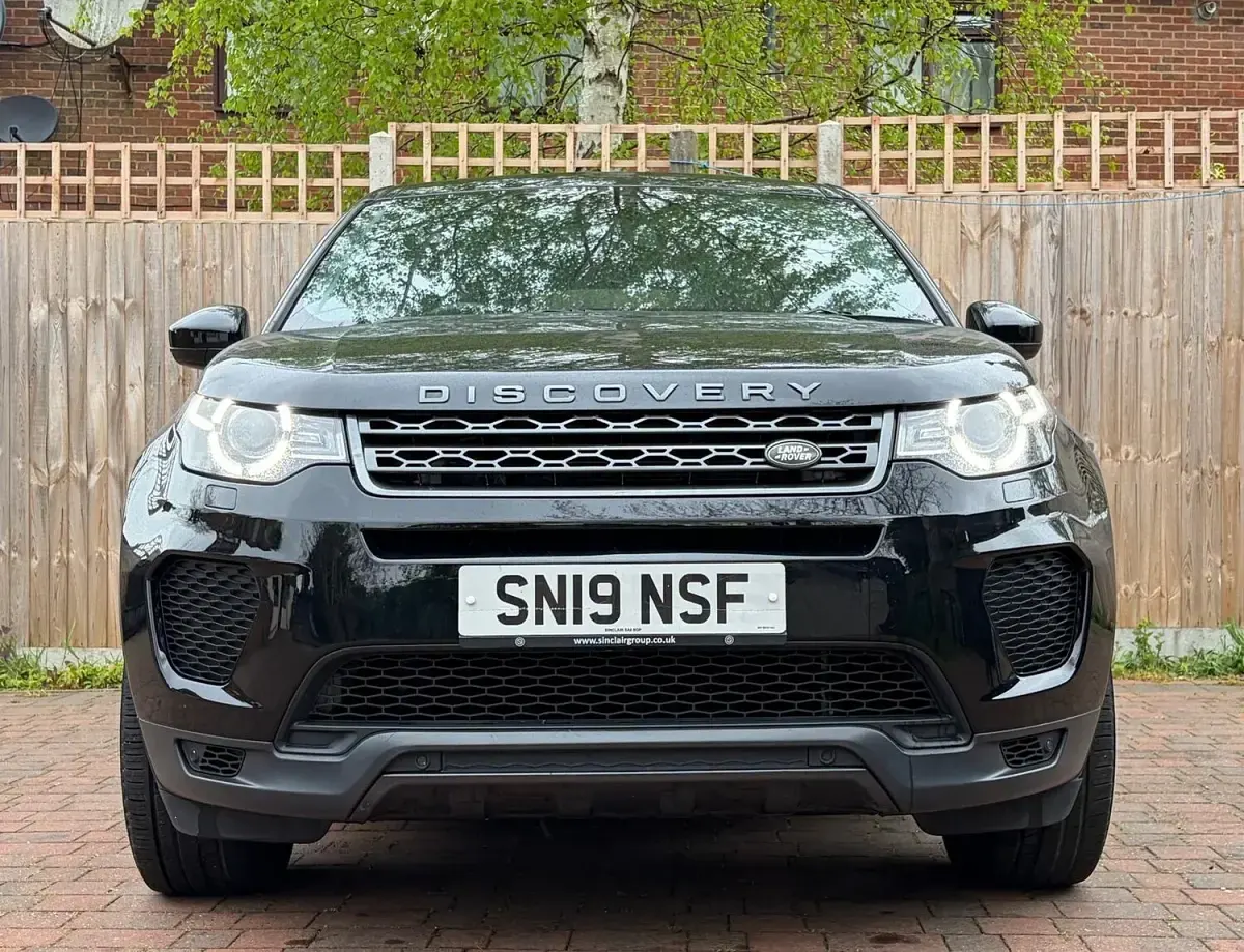 Second-hand Land Rover Discovery Sport Landmark 180 CP (132 kW) 2019 Negru SUV