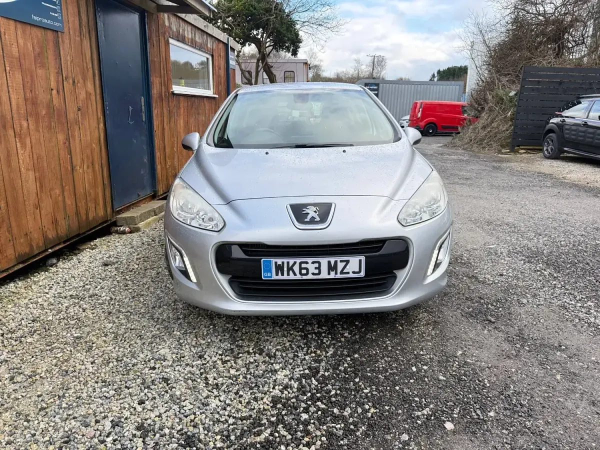 Używany Peugeot 308 Active 115 KM (84 kW) 2013 Srebrny Hatchback