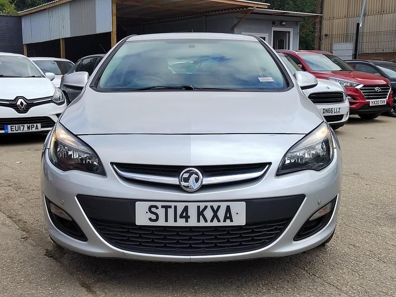 Used Vauxhall Astra Excite 99 HP (72 kW) 2014 Silver Hatchback