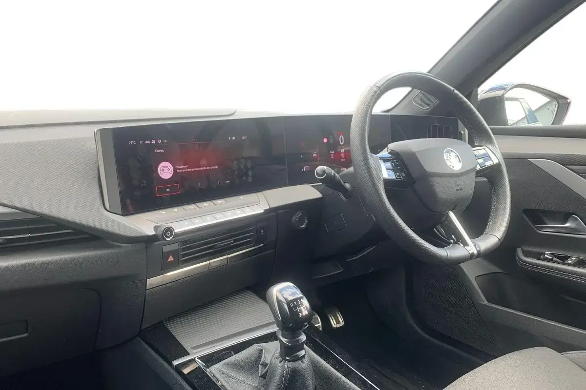 Used Vauxhall Astra 131 HP (96 kW) 2023 White Estate