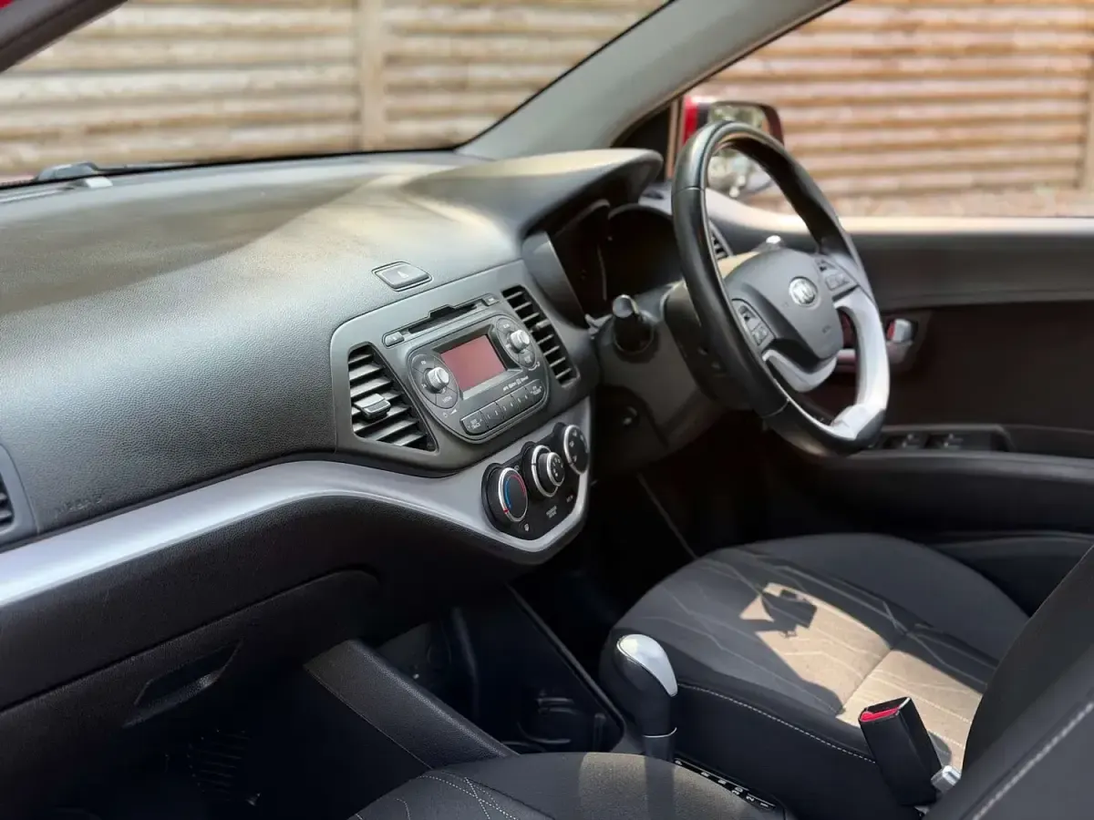 Used Kia Picanto 84 HP (61 kW) 2015 Red Hatchback