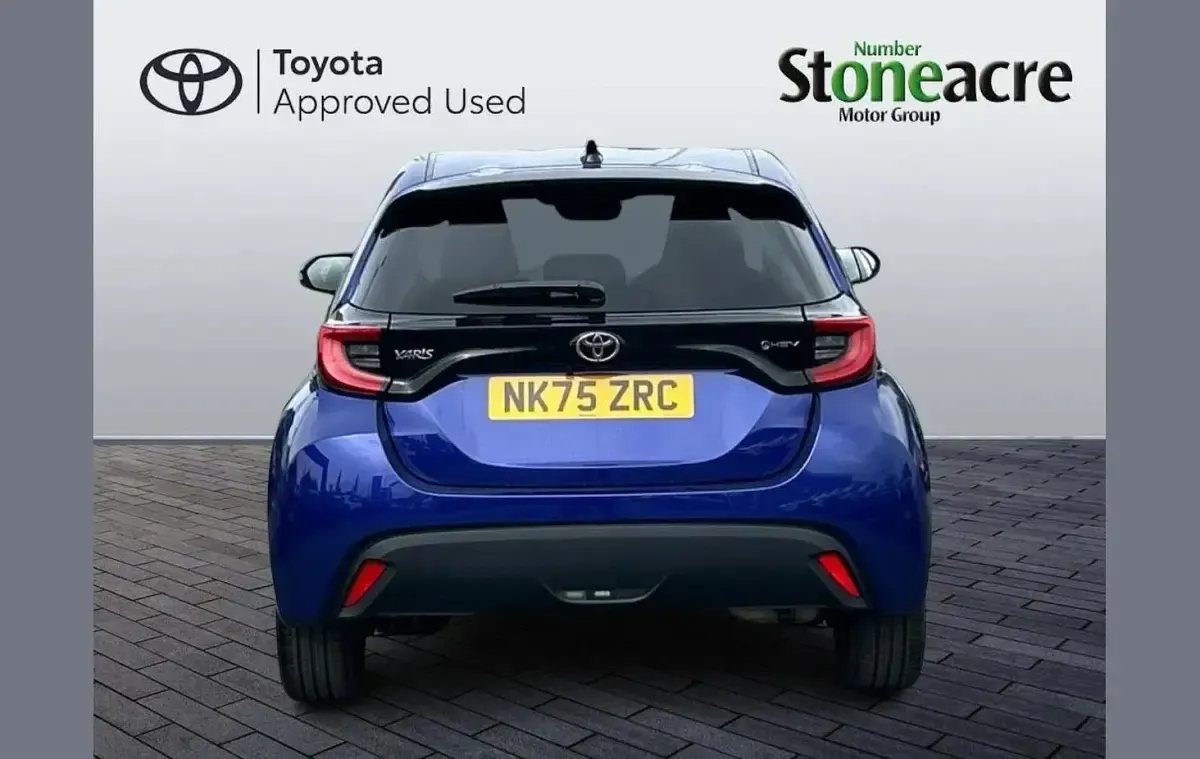 Used Toyota Yaris Design 113 HP (83 kW) 2025 Blue Hatchback