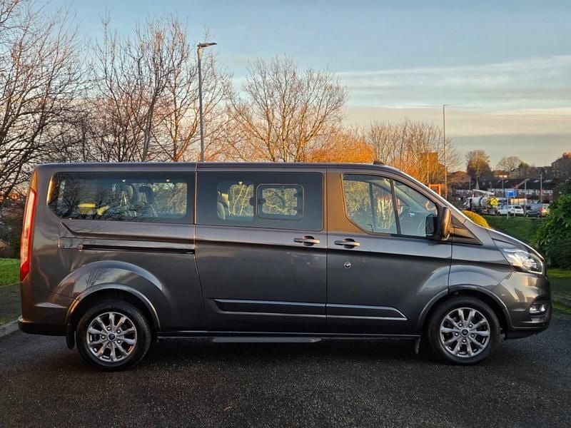 Used Ford Tourneo Titanium 130 HP (95 kW) 2023 Grey MPV