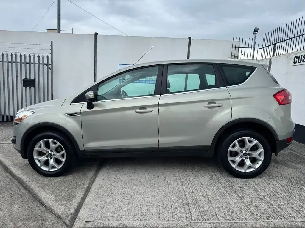 Usado Ford Kuga Zetec 2010 Prateado SUV