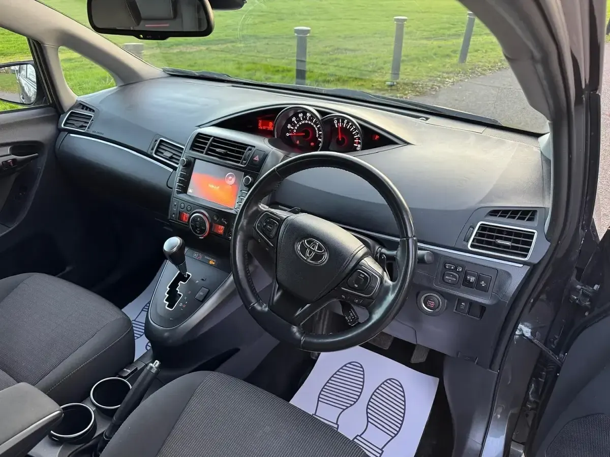 Used Toyota Verso 147 HP (108 kW) 2018 Grey MPV