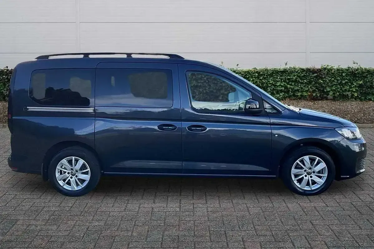 Used VW Caddy Maxi Life 122 HP (89 kW) 2025 Blue MPV