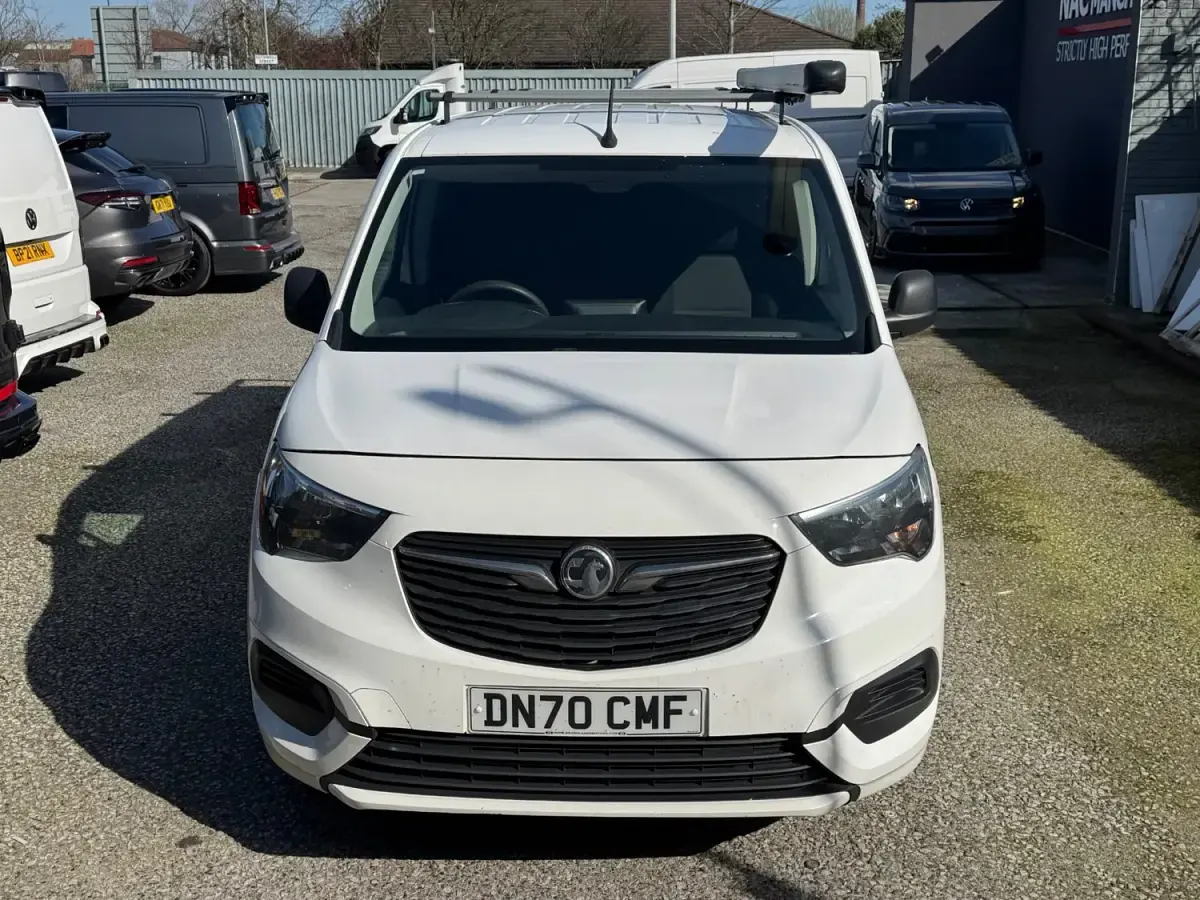 Gebraucht Vauxhall Combo Sportive 100 PS (73 kW) 2020 Weiß Van / Kleinbus