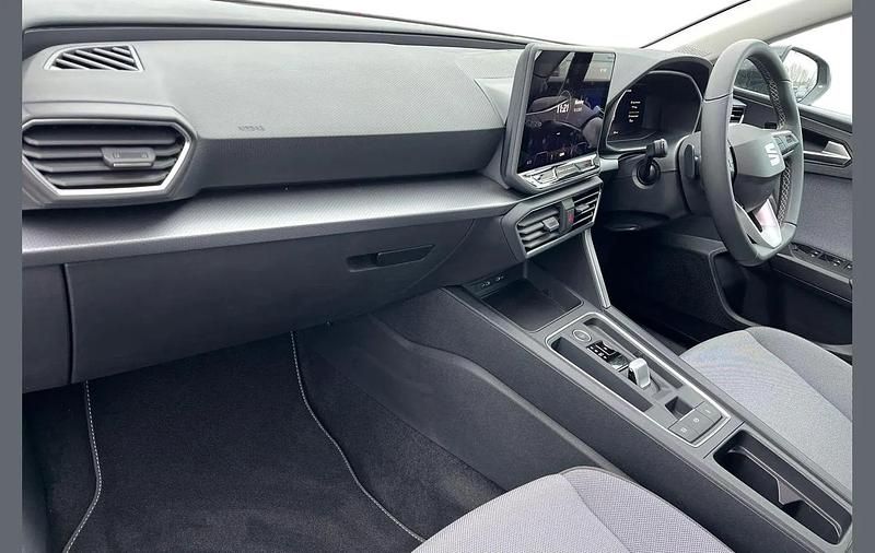 Used Seat Leon SE 113 HP (83 kW) 2025 Black Hatchback