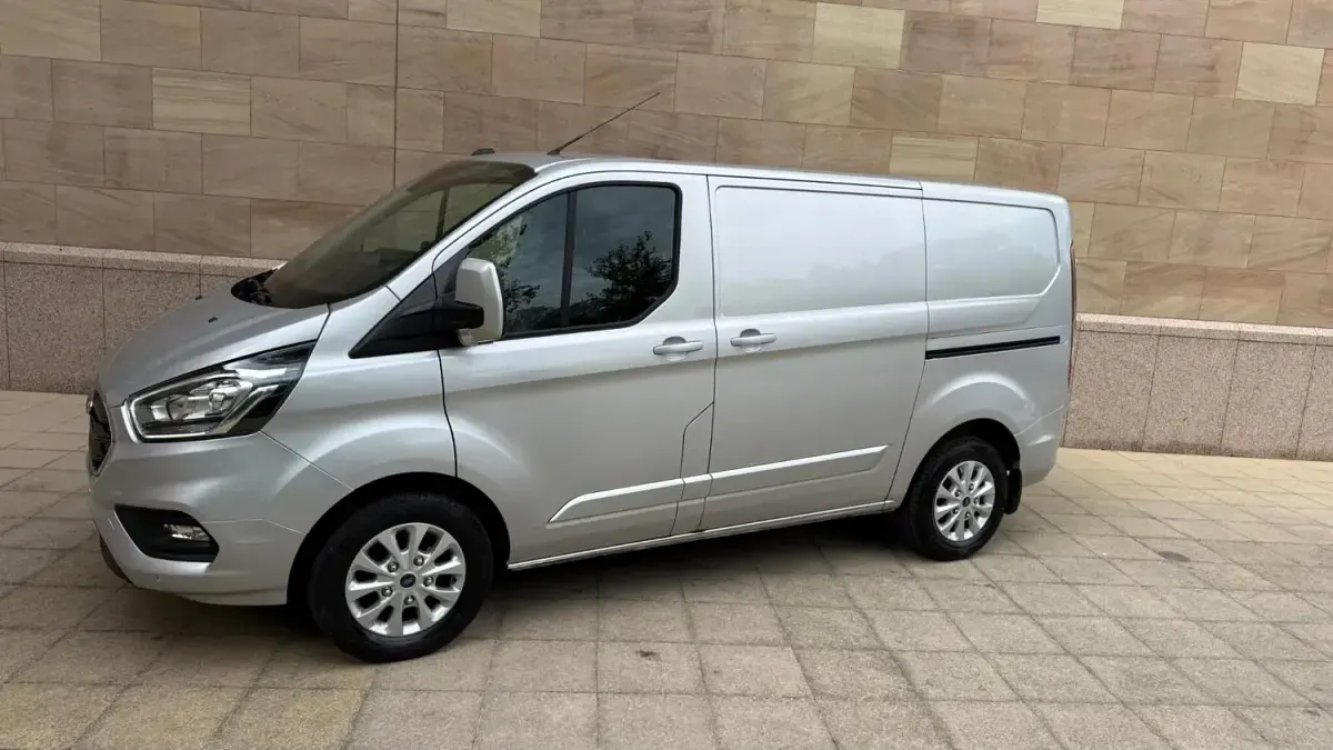 Used Ford Transit Custom Limited 130 HP (95 kW) 2022 Silver Van
