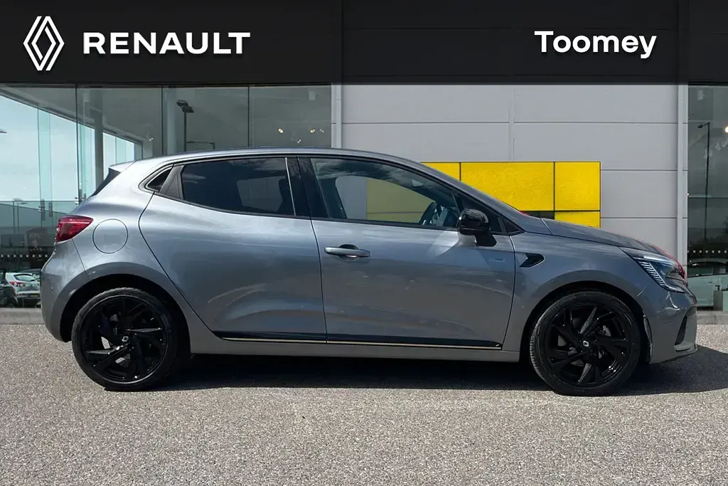 Used Renault Clio Engineered 140 HP (102 kW) 2023 Grey Hatchback