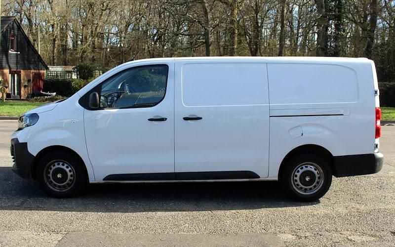 Used Vauxhall Vivaro 145 HP (106 kW) 2024 White MPV