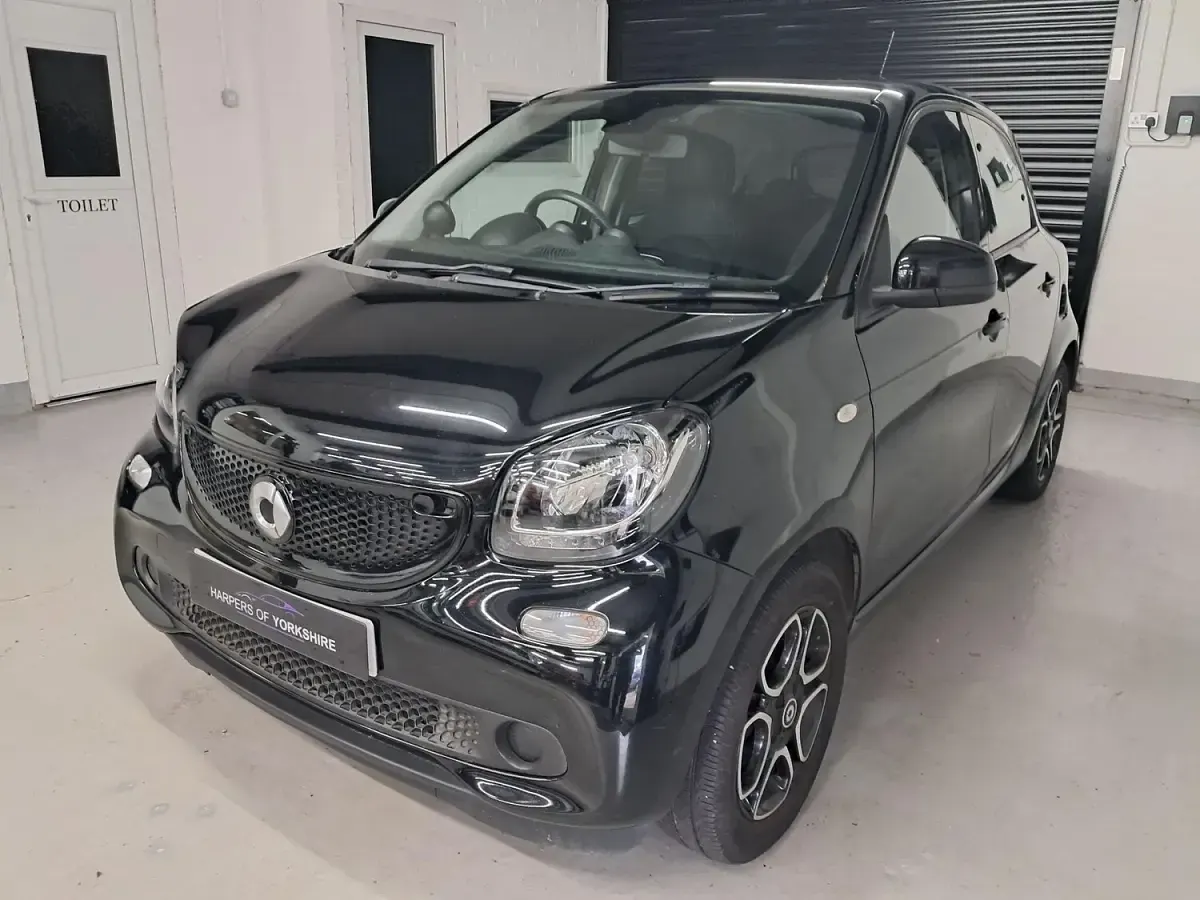 Used Smart ForFour Premium 2017 Black Hatchback