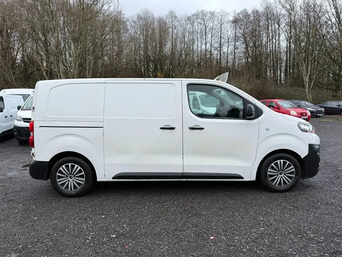 Used Citroën Dispatch 115 HP (84 kW) 2016 White MPV