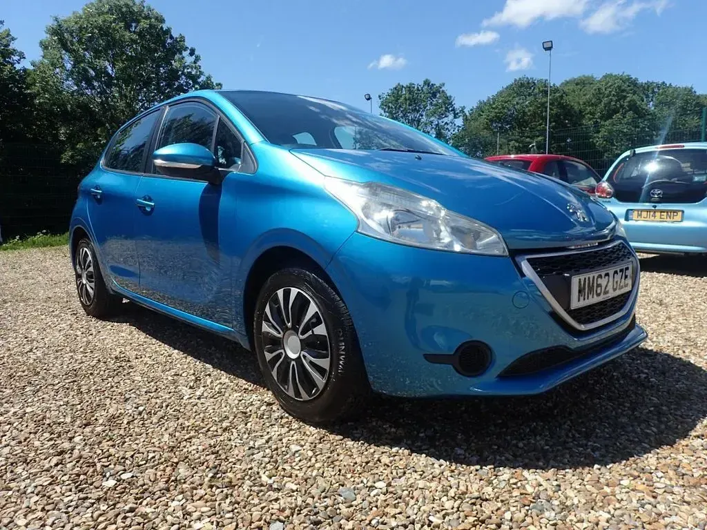 Used Peugeot 208 Access 68 HP (50 kW) 2013 Blue Hatchback