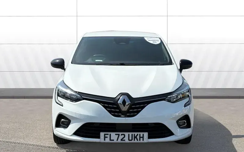 Used Renault Clio Techno 145 HP (106 kW) 2022 White Hatchback