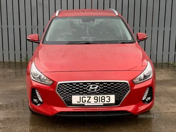 Used Hyundai i30 SE 110 HP (80 kW) 2018 Red Estate
