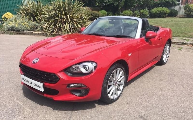 Usado Fiat 124 Spider Lusso 140 HP (102 kW) 2016 Vermelho Cabrios