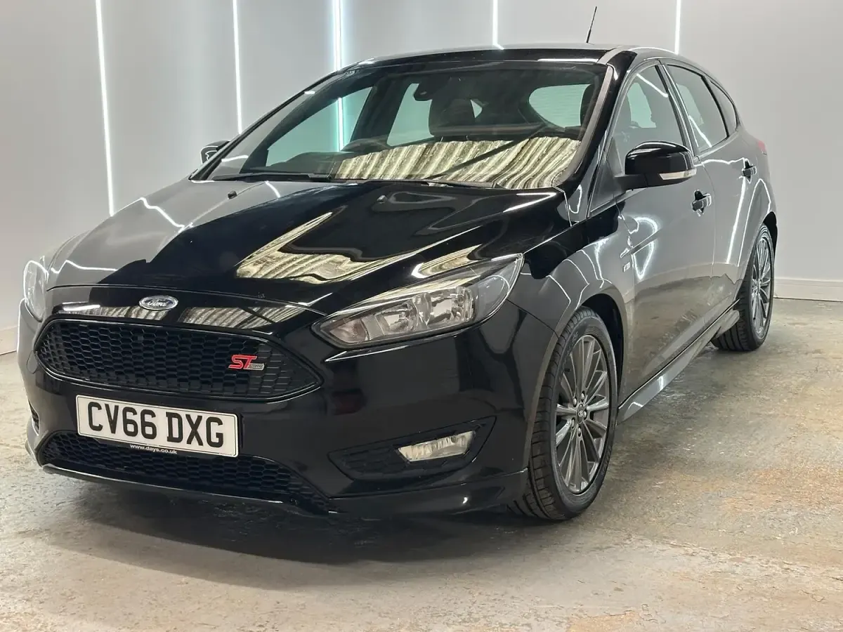Used Ford Focus ST-Line 120 HP (88 kW) 2016 Black Hatchback
