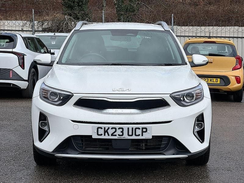 Used Kia Stonic 99 HP (72 kW) 2023 White SUV