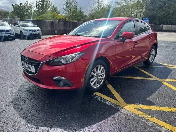 Used Mazda 3 105 HP (77 kW) 2016 Red Hatchback
