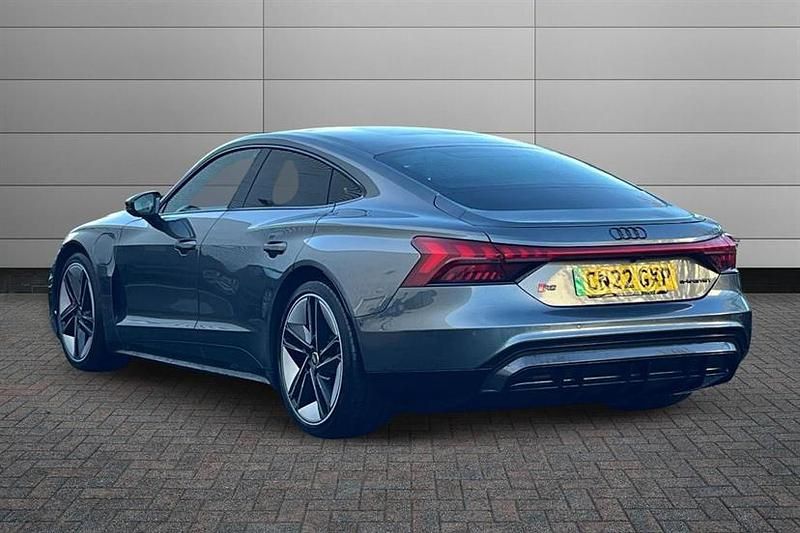 Used Audi e-tron GT quattro Comfort 475 kW (646 HP) 2022 Daytona grey Sedan
