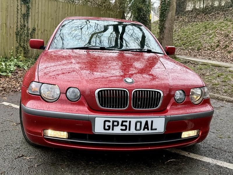 Used BMW 325 190 HP (139 kW) 2001 Red Hatchback