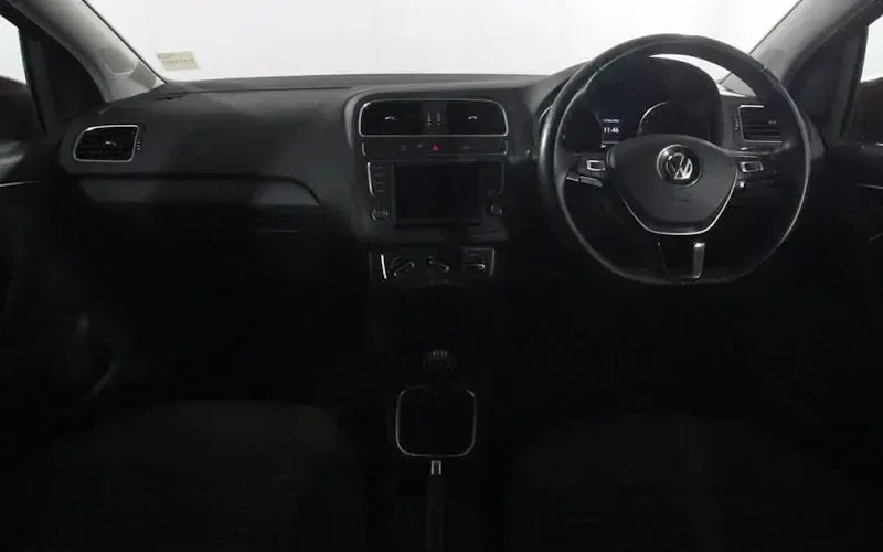 Used VW Polo SE 90 HP (66 kW) 2015 Red Hatchback