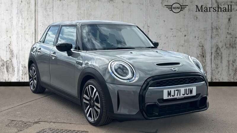 Moonwalk grey Used 2021 Mini Cooper S Exclusive Hatchback | £17,191 (Fair price) - Image 1/4