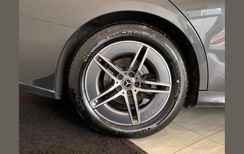 Usado Mercedes E200 AMG line 200 HP (147 kW) 2024 Cinzento Sedan