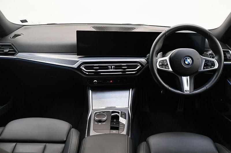 Used BMW 330e M Sport 288 HP (211 kW) 2024 White Estate