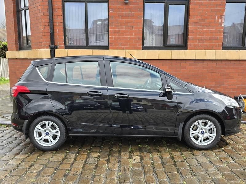 Used Ford B-MAX Zetec 100 HP (73 kW) 2016 Black MPV