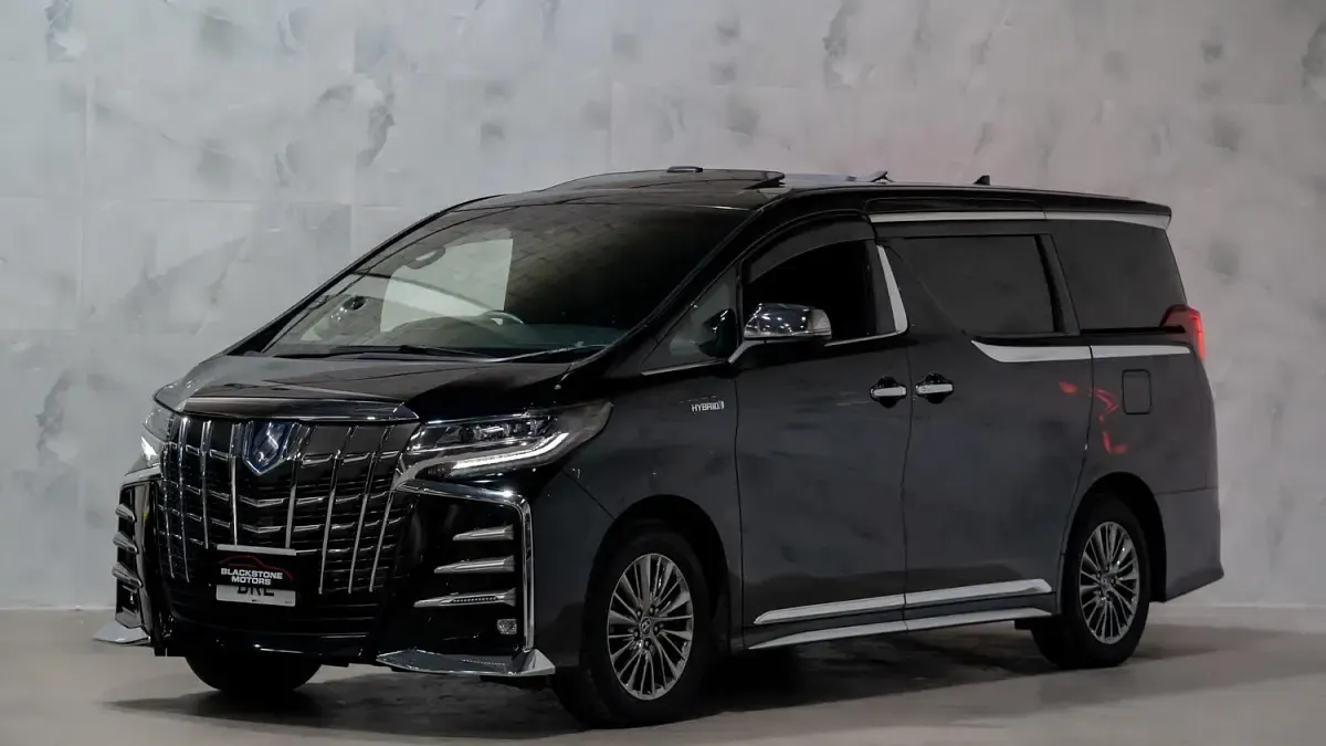 Used Toyota Alphard 190 HP (139 kW) 2025 Black MPV