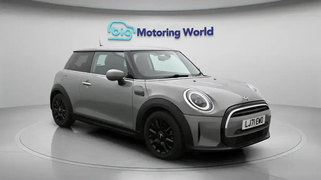 Used Mini ONE Classic 102 HP (75 kW) 2021 Hatchback