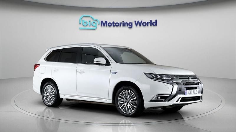 Used 2018 Mitsubishi Outlander P-HEV | £13,600 (Fair price) - Image 1/4