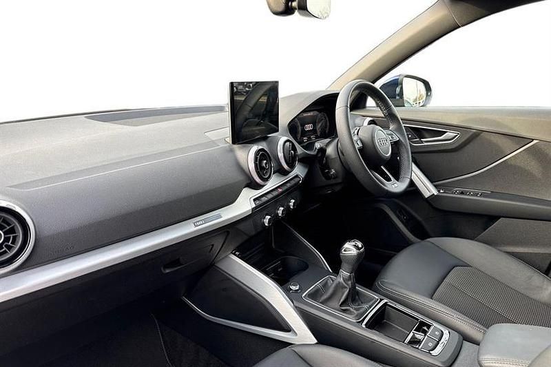 Used Audi Q2 S-Line 116 HP (85 kW) 2025 Blue SUV