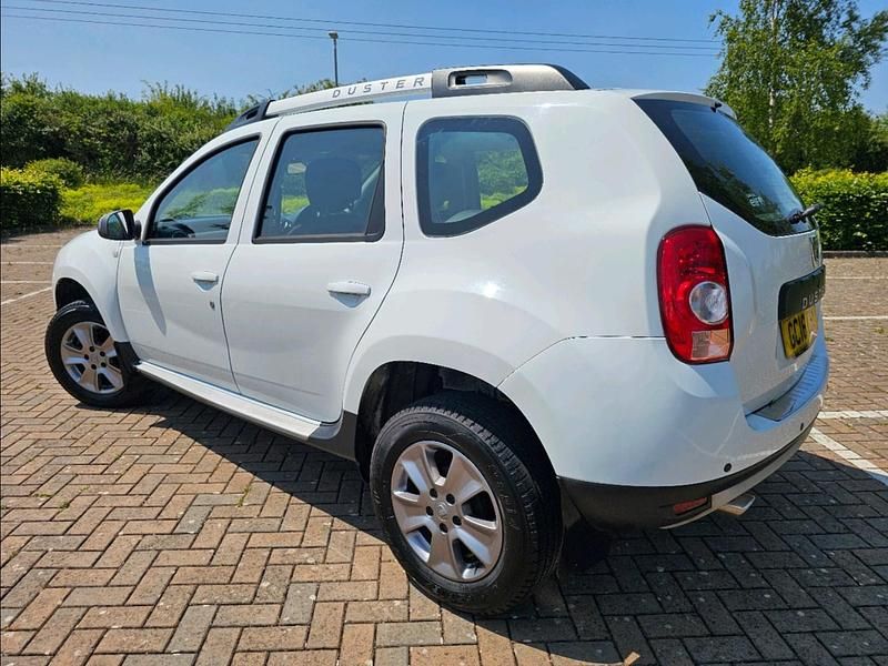 Used Dacia Duster Lauréate 110 HP (80 kW) 2016 White SUV
