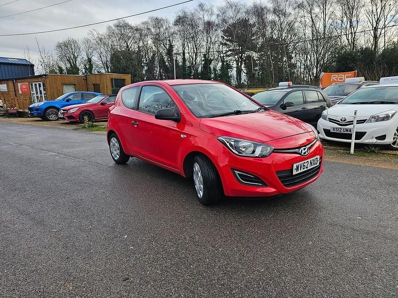 Red Used 2012 Hyundai i20 Classic Hatchback | £2,495 (Good price) - Image 1/4