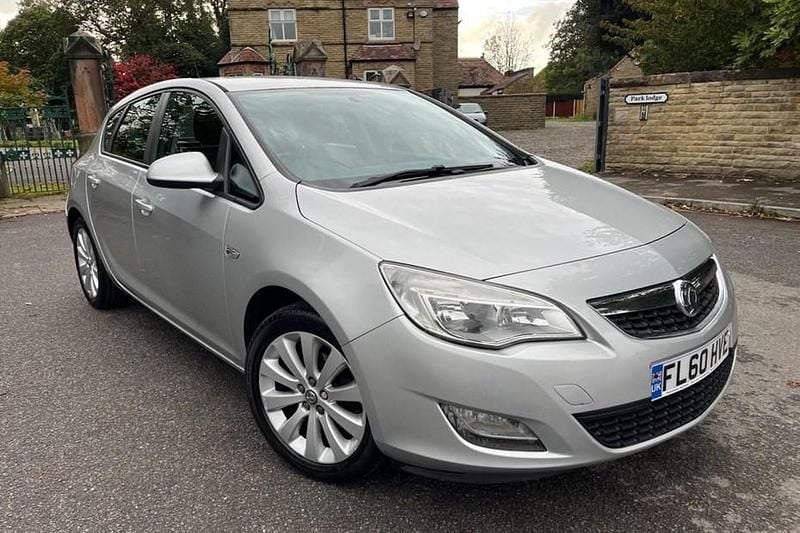Silver Used 2010 Vauxhall Astra Hatchback | £1,695 (A bit pricey) - Image 1/1