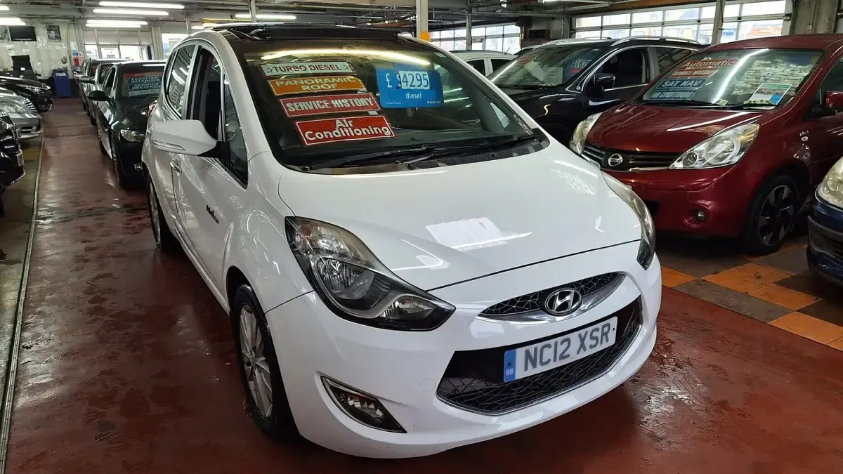Used Hyundai ix20 Style 116 HP (85 kW) 2012 White Hatchback
