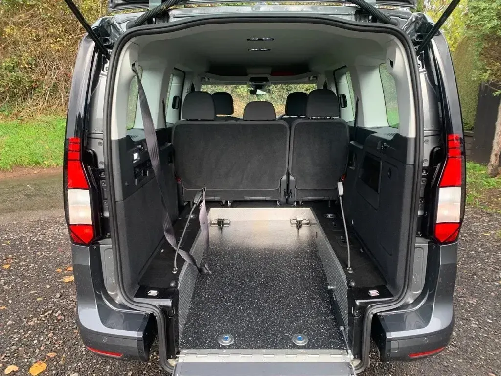 Used VW Caddy 114 HP (83 kW) 2024 Grey MPV