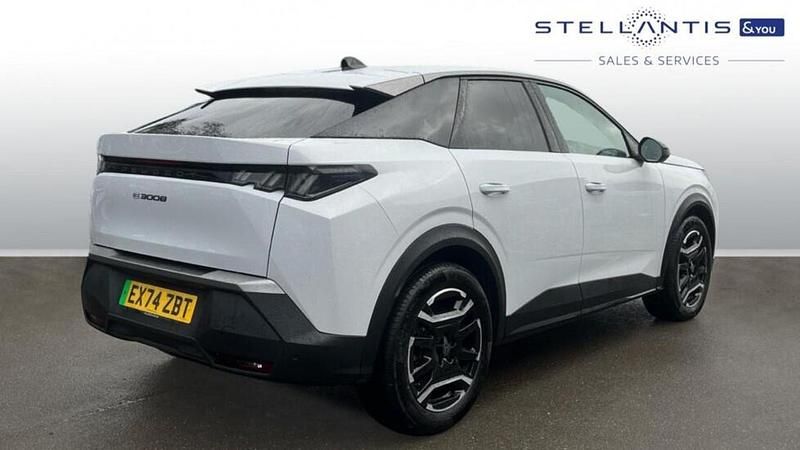 Used Peugeot e-3008 Allure 152 kW (207 HP) 2024 White SUV