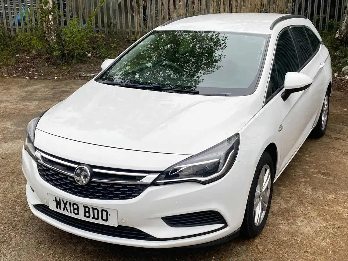 Used Vauxhall Astra 2018 White Estate