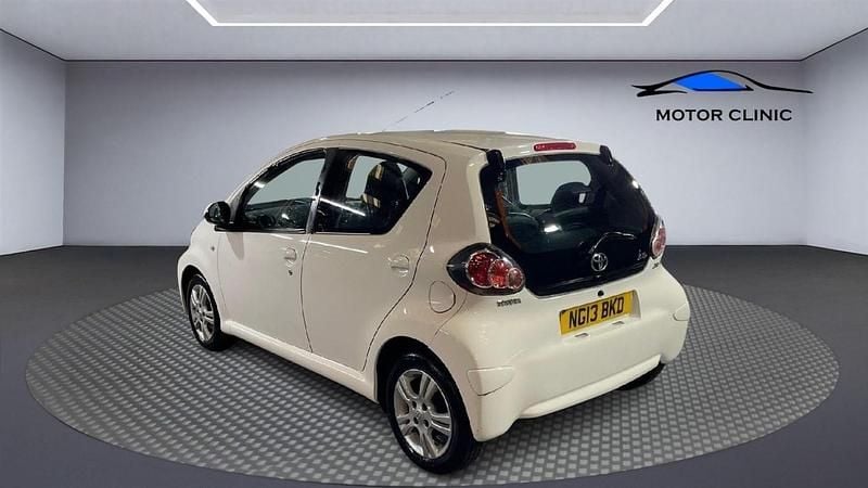 Used Toyota Aygo 68 HP (50 kW) 2013 White Hatchback