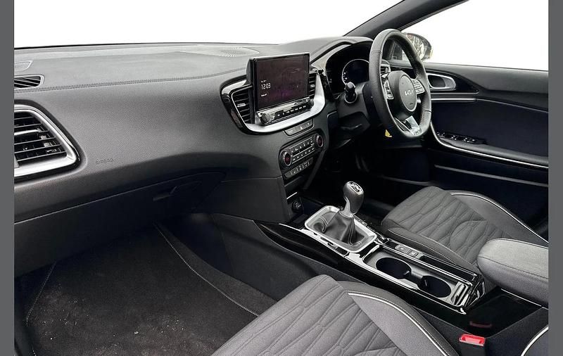 Used Kia XCeed GT-Line 138 HP (101 kW) 2025 Silver SUV