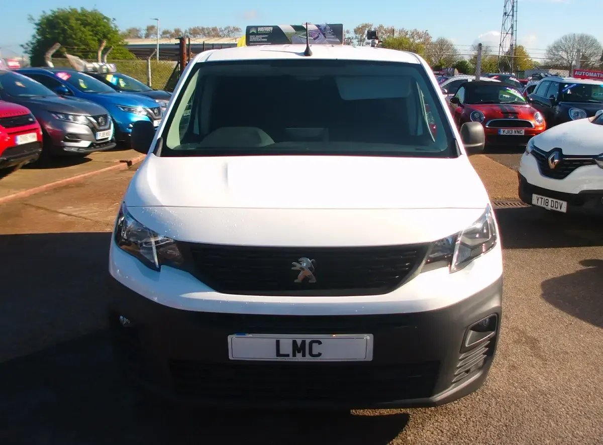 Used Peugeot Partner 131 HP (96 kW) 2019 White MPV