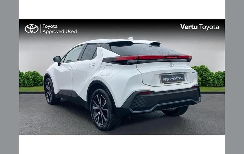 Used Toyota C-HR Design 223 HP (164 kW) 2024 White SUV