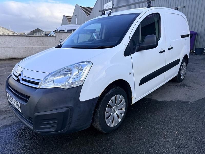Used Citroën Berlingo 100 HP (73 kW) 2017 White MPV