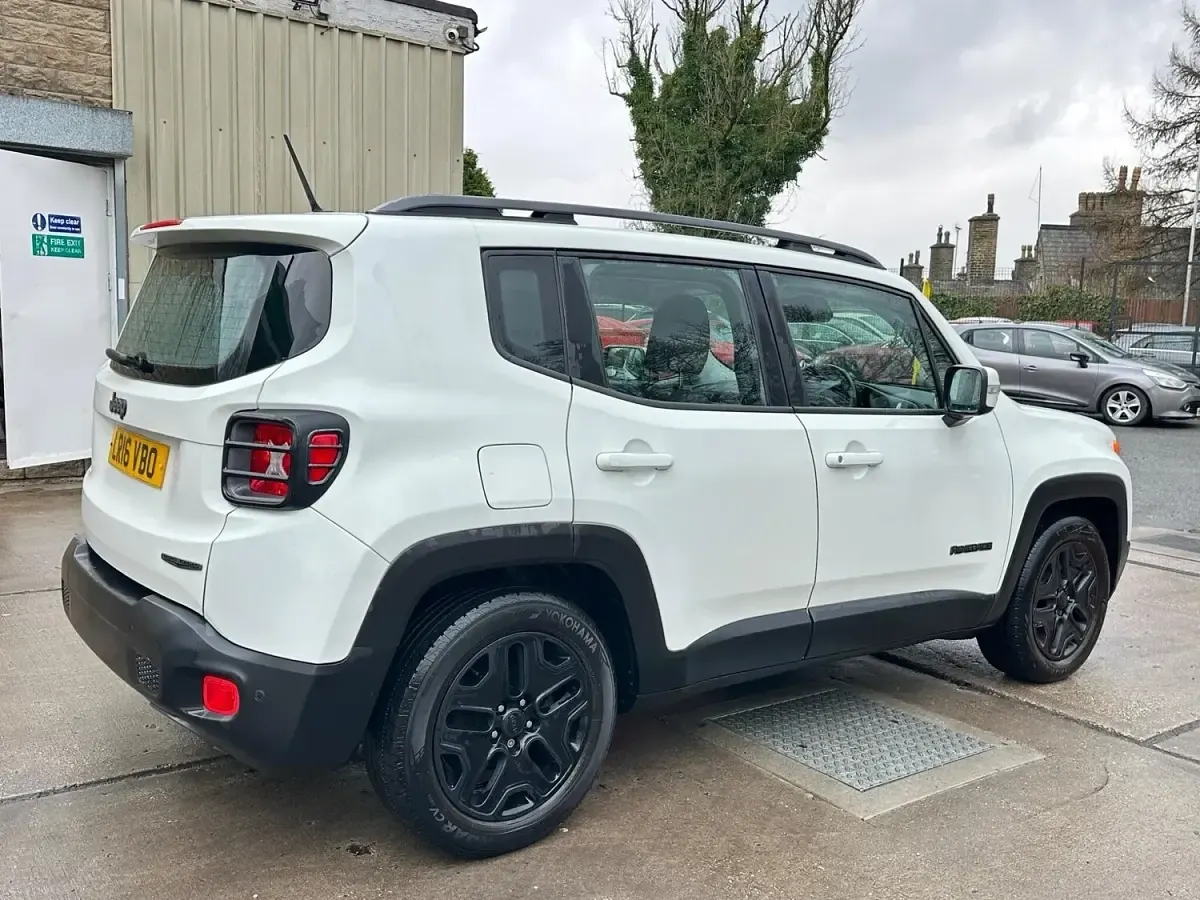 Used Jeep Renegade Night Eagle 120 HP (88 kW) 2016 White SUV